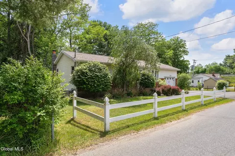 Exterior - 102 Evans Rd, Schenectady, NY 12306 photo 6 of 6