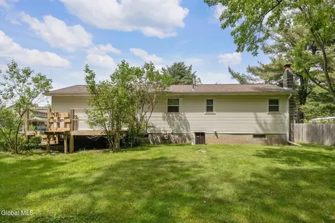 Exterior - 102 Evans Rd, Schenectady, NY 12306 photo 4 of 6
