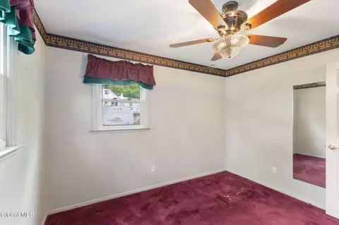 Bedroom - 102 Evans Rd, Schenectady, NY 12306 photo 3 of 6
