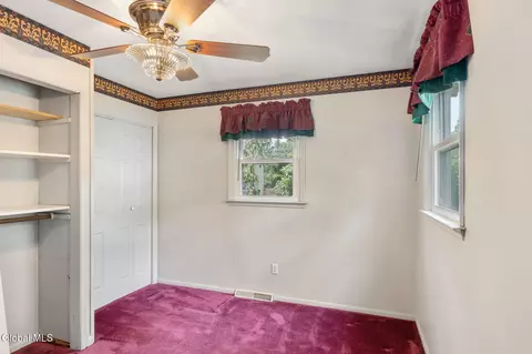 Bedroom - 102 Evans Rd, Schenectady, NY 12306 photo 4 of 6