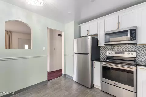 Kitchen - 102 Evans Rd, Schenectady, NY 12306 photo 3 of 4
