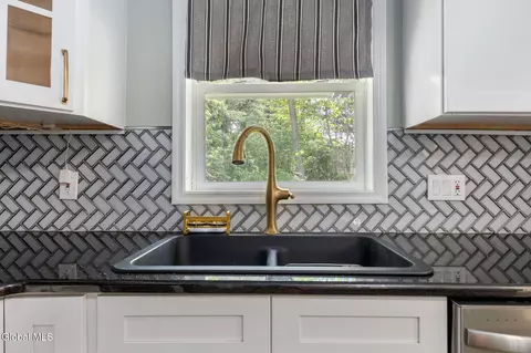 Kitchen - 102 Evans Rd, Schenectady, NY 12306 photo 2 of 4