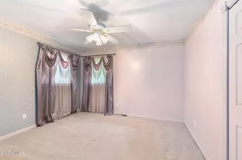 Bedroom - 102 Evans Rd, Schenectady, NY 12306 photo 5 of 6