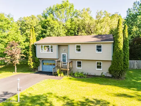 6 Chesterwood Ct, Ballston Spa, NY 12020