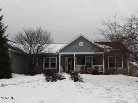 9424 Hawkeye Dr, Brewerton, NY 13029