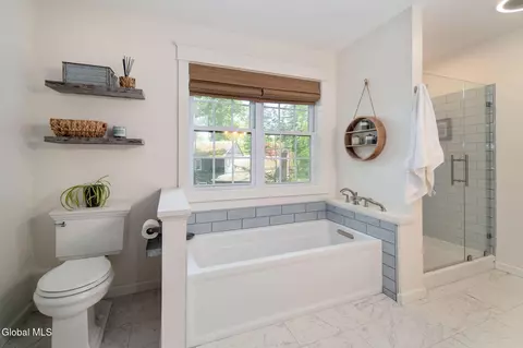 Bath - 106 Berwick Rd, Delmar, NY 12054 photo 2 of 5