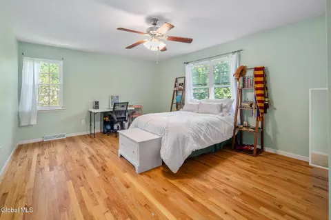 Bedroom - 106 Berwick Rd, Delmar, NY 12054 photo 5 of 8