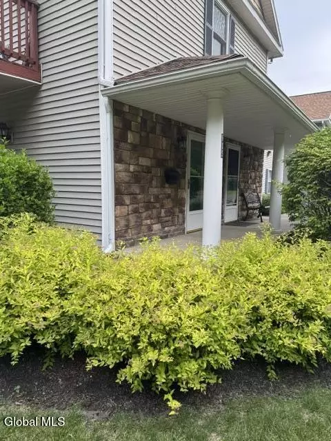 1200 Hillside Ave #905, Niskayuna, NY 12309