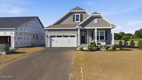 1 Clover Leaf Dr, Halfmoon, NY 12065