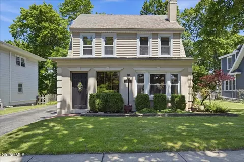 11 Freeman Rd, Albany, NY 12208