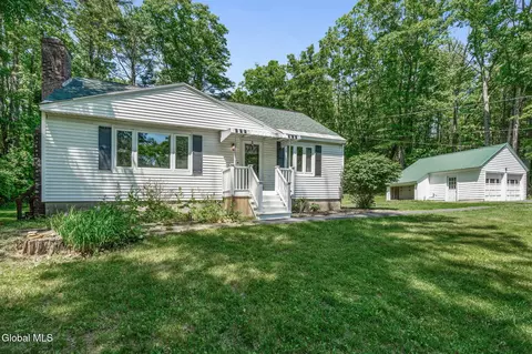 1130 Sanders Rd, Schenectady, NY 12302