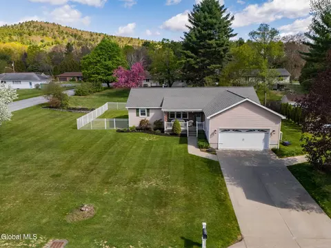 1 Shallow Creek Rd, Queensbury, NY 12804