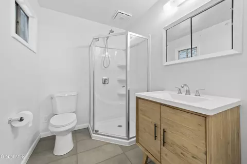 Bath - 180 Ormond St, Albany, NY 12208 photo 1 of 2