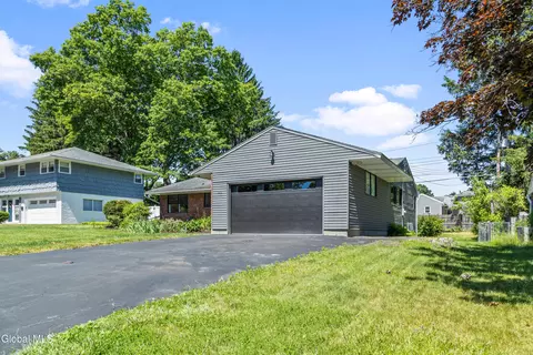 Exterior - 180 Ormond St, Albany, NY 12208 photo 2 of 5