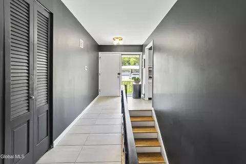 Entry Way - 180 Ormond St, Albany, NY 12208 photo 2 of 3