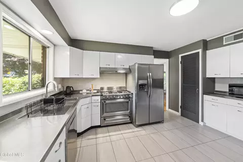 Kitchen - 180 Ormond St, Albany, NY 12208 photo 1 of 3