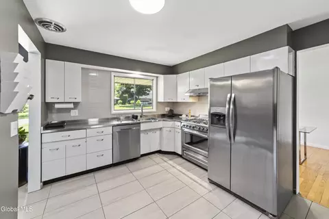 Kitchen - 180 Ormond St, Albany, NY 12208 photo 2 of 3