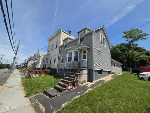 512 East St, Rensselaer, NY 12144