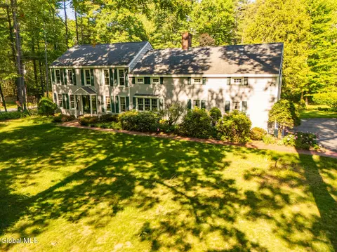 20 Lantern Hill Rd, Queensbury, NY 12804