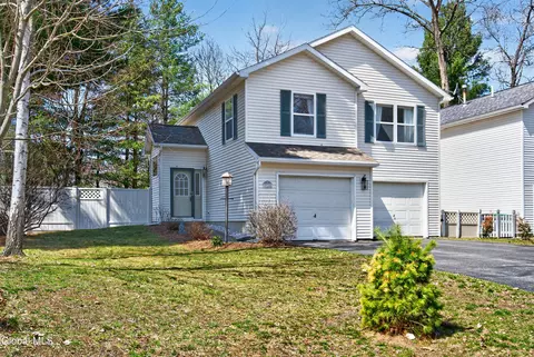 315 Meadowlark Dr, Ballston Spa, NY 12020