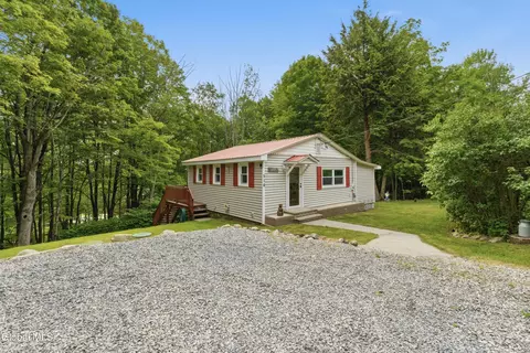 516 Coolidge Hill Rd, Diamond Point, NY 12824