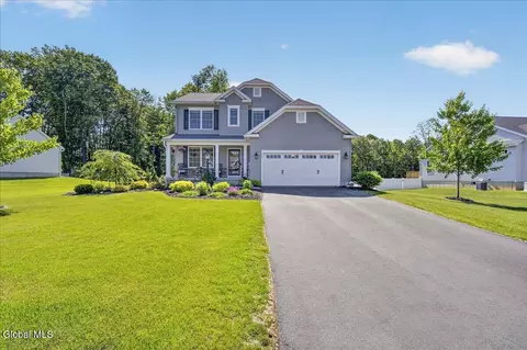 13 Summerhill Dr, Ballston, NY 12027