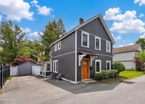 24 Diamond Pl, Saratoga Springs, NY 12866