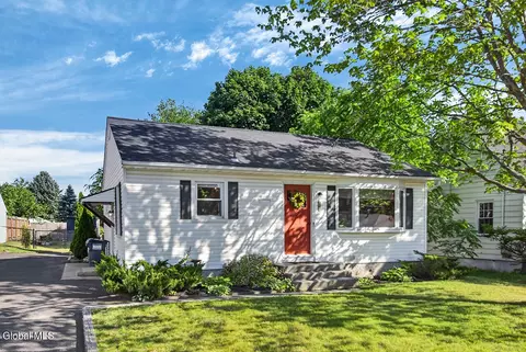 28 Smith Ave, Colonie, NY 12205