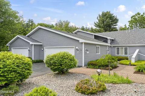 46 Lyon Ct, Queensbury, NY 12804