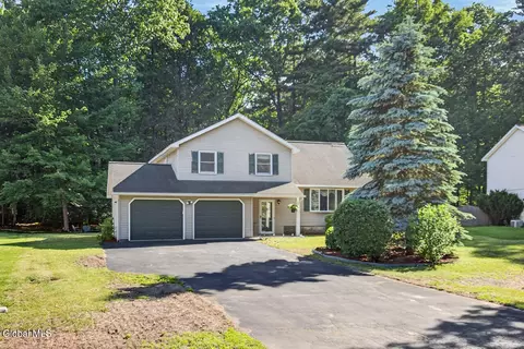 68 Wineberry Ln, Malta, NY 12020