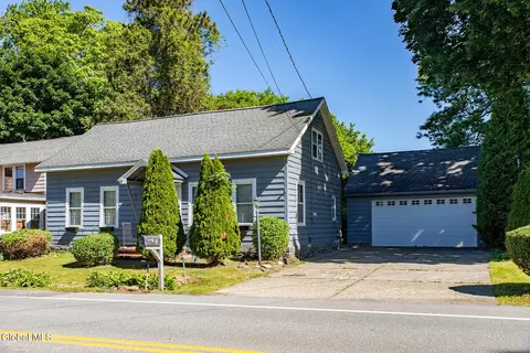 9 Halfmoon Dr, Waterford, NY 12188