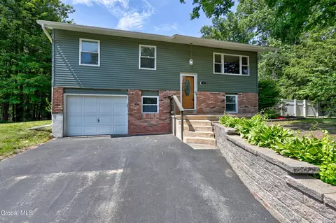 2 Fawn Dr, Ballston Spa, NY 12020