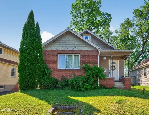 30 Fern Ave, Colonie, NY 12205
