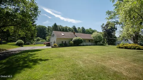 559 Bloomingrove Dr, Rensselaer, NY 12144