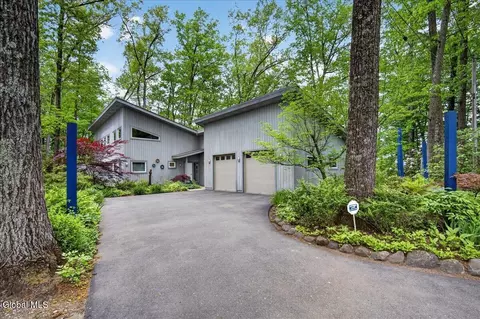 17 Ten Springs Dr, Saratoga Springs, NY 12866