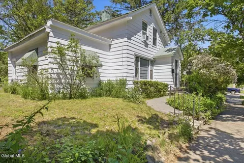 29 Hyde St, Saratoga Springs, NY 12866