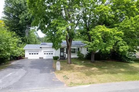 28 Lee Ave, Schenectady, NY 12303
