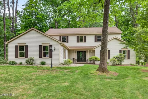 26 Knollwood Dr, Saratoga Springs, NY 12866