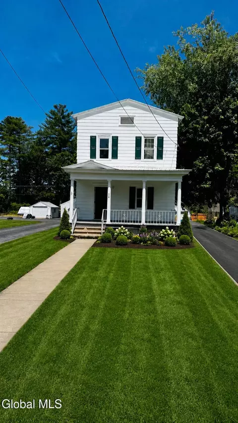 215 Palmer Ave, Corinth, NY 12822