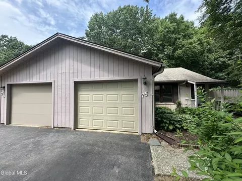 75 Arrow Wood Pl, Ballston Spa, NY 12020