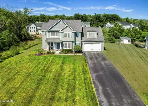 8 Harvester Way, Ballston Lake, NY 12019