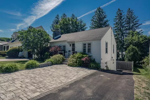 11 Wooster St, Gloversville, NY 12078
