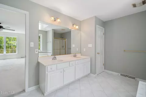Bath - 26 Reynolds Ct, Delmar, NY 12054 photo 2 of 6