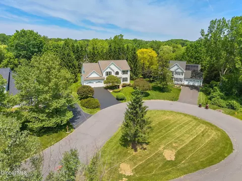 26 Reynolds Ct, Delmar, NY 12054