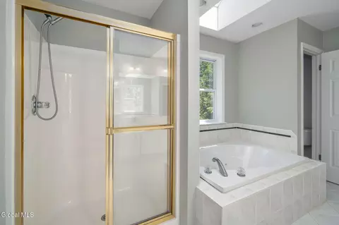 Bath - 26 Reynolds Ct, Delmar, NY 12054 photo 4 of 6