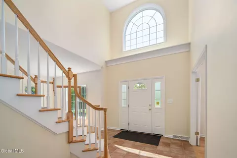 Entry Way - 26 Reynolds Ct, Delmar, NY 12054 photo 1 of 3