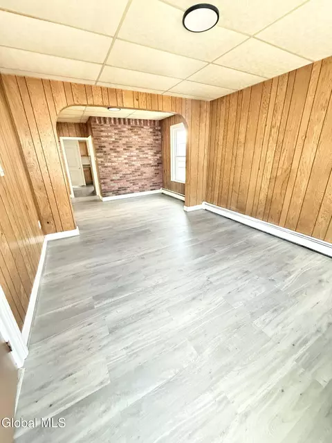 Living - 772 Eastern Ave, Schenectady, NY 12308 photo 1 of 2