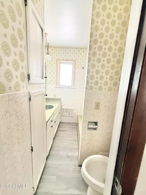 Bath - 772 Eastern Ave, Schenectady, NY 12308 photo 3 of 5