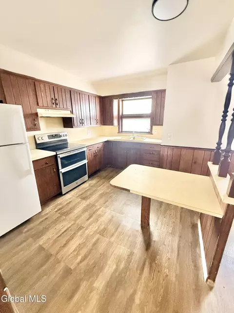 Kitchen - 772 Eastern Ave, Schenectady, NY 12308 photo 3 of 4