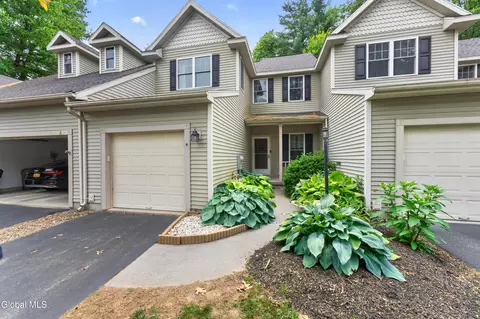 4 Killarney Ct, Saratoga Springs, NY 12866